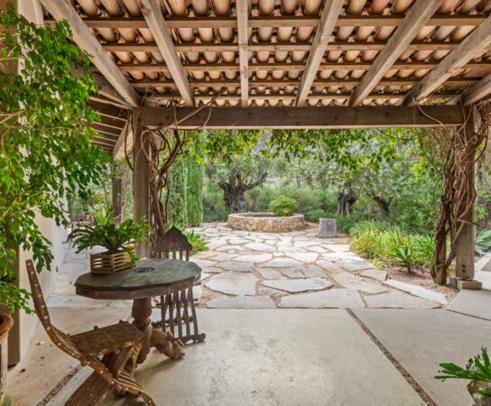 Installer une pergola pour plus d’ombre
