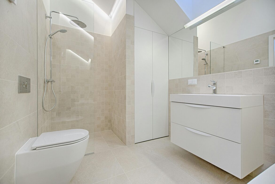 Salle de bain : 5 astuces pour un aménagement intérieur fonctionnel
