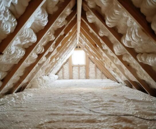 Combles perdus ou aménagés : quelle isolation pour quel espace ?