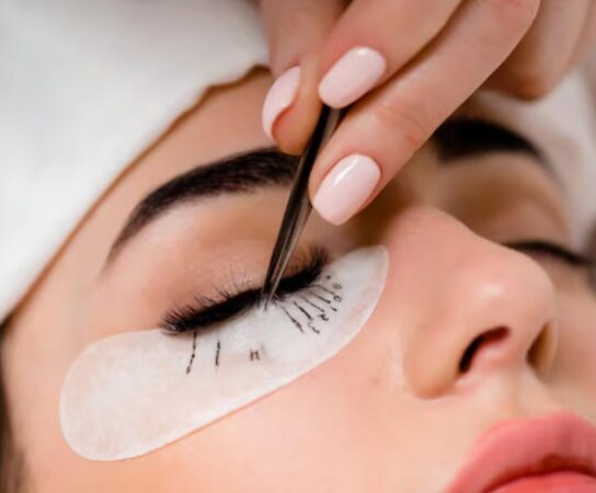 Extensions de cils : sublimez votre regard avec une pose professionnelle