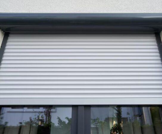 Pose de volet : améliorez votre confort thermique et la sécurité de votre maison