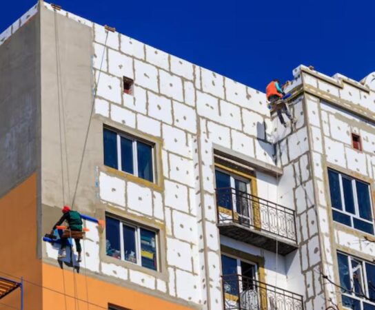 Ravalement de façade : embellissez et protégez votre patrimoine immobilier