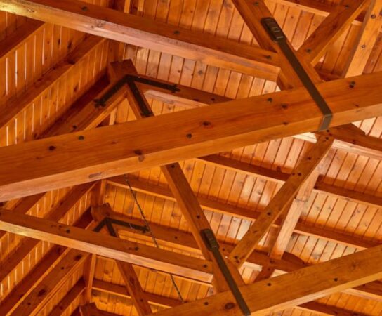 Fabrication de charpente sur mesure : précision et robustesse pour vos projets de construction