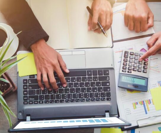 Gestion externalisée de la paie : pourquoi choisir cette solution pour votre entreprise ?