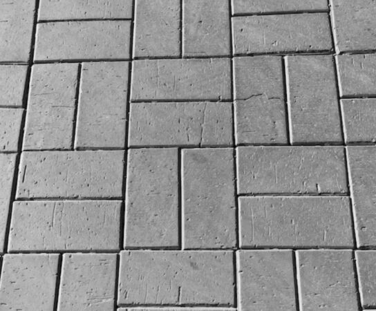 Réparation de pavé uni : restaurer l’esthétique et la sécurité de vos allées