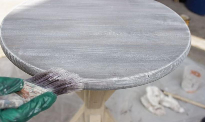 Patiner un meuble en bois : la technique facile pour les débutants