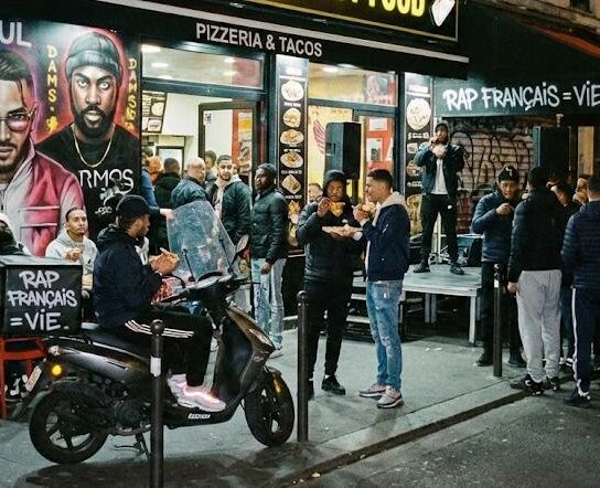 Rap français : pourquoi les rappeurs investissent dans la culture urbaine et la restauration (pizzas, tacos)