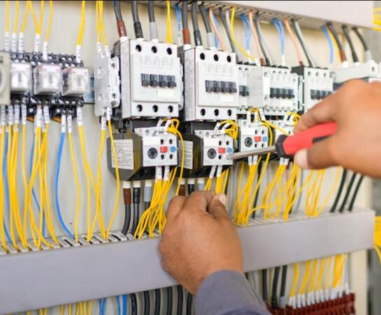 Rénovation électrique et isolation : faire d’une pierre deux coups