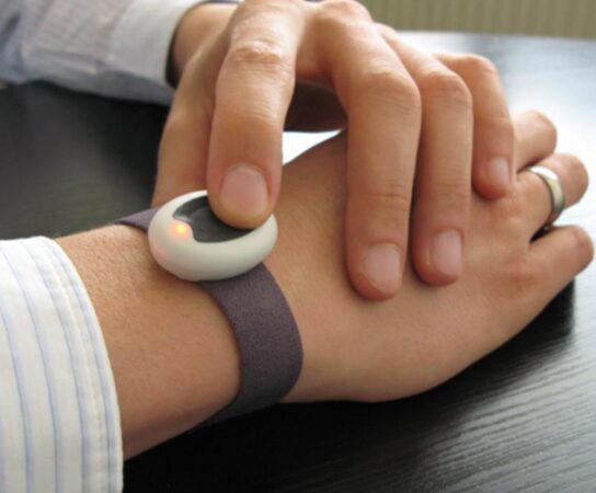 Comment convaincre un parent de porter son bracelet de téléassistance ?