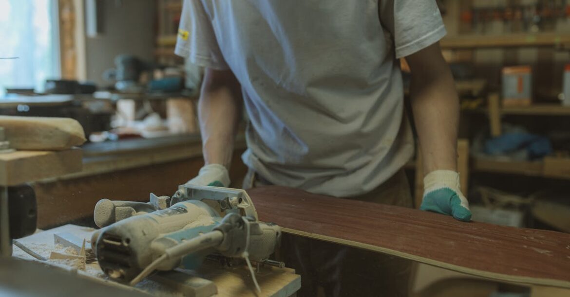 Le matériel indispensable pour patiner un meuble comme un pro