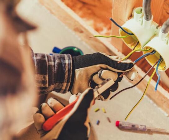 Comment installer des accessoires électriques en basse tension ?
