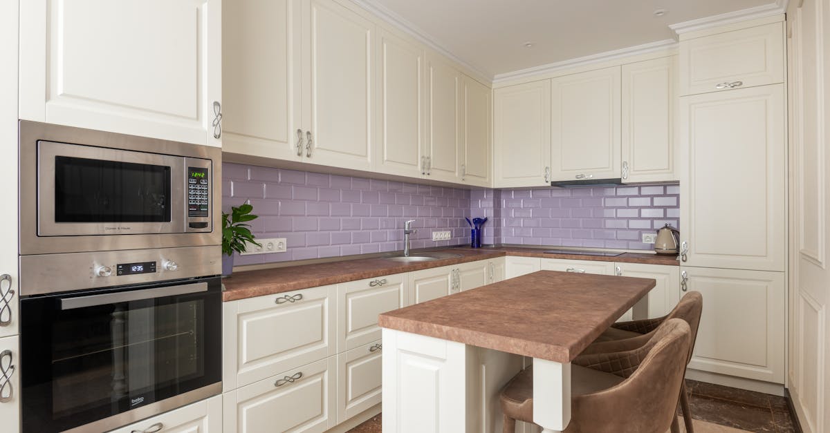 rénovez et revitalisez vos meubles de cuisine avec notre service professionnel de relooking et de finition pour un intérieur moderne et élégant.