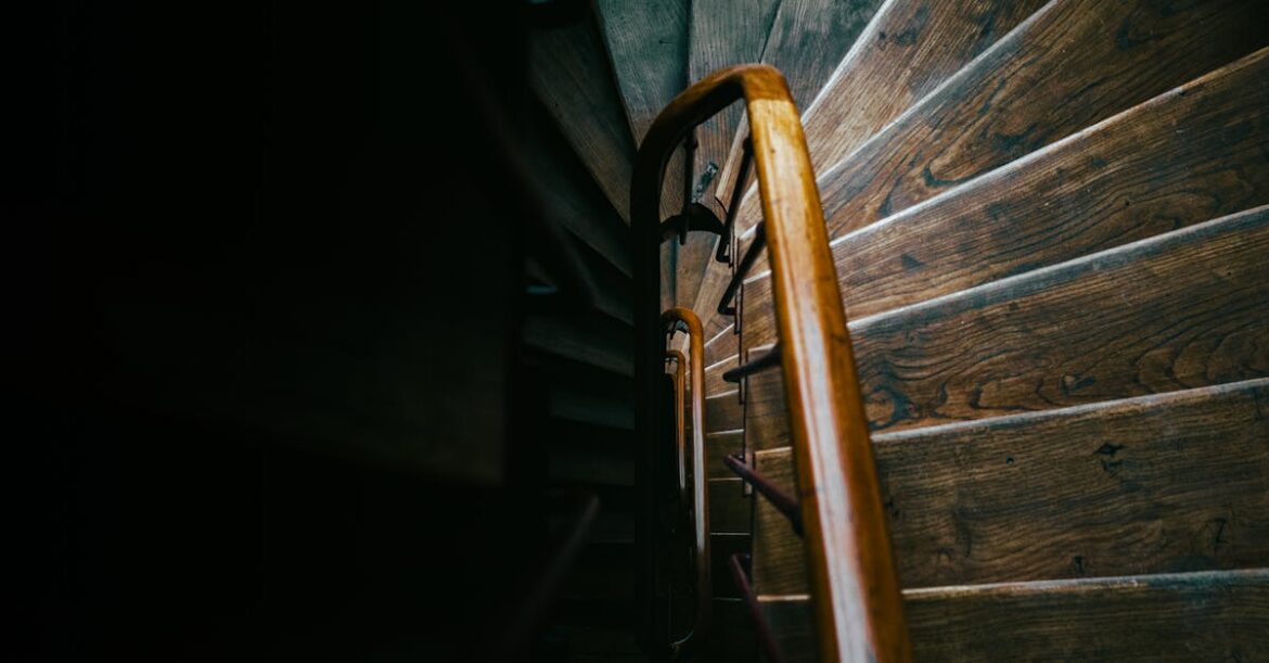 Comment moderniser un escalier en bois grâce à la céruse
