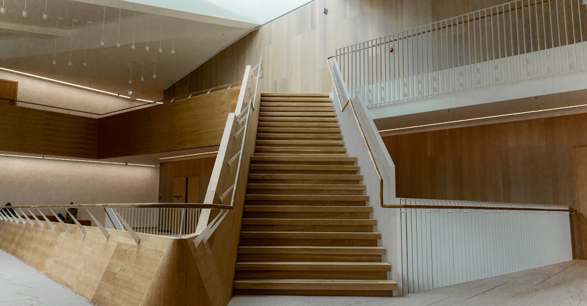 découvrez comment blanchir votre escalier en bois pour un look moderne et lumineux. guide facile et conseils pratiques pour un effet whitewashing réussi.