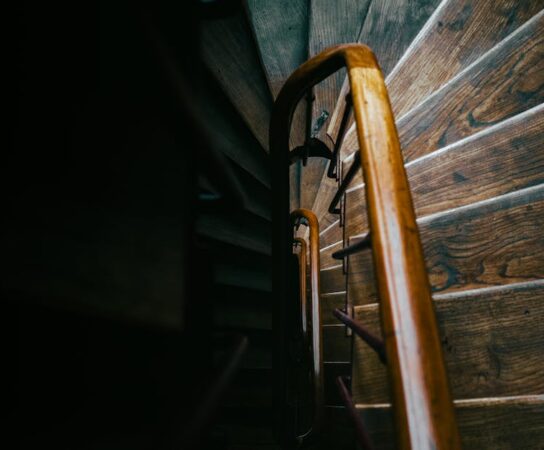 Comment moderniser un escalier en bois grâce à la céruse