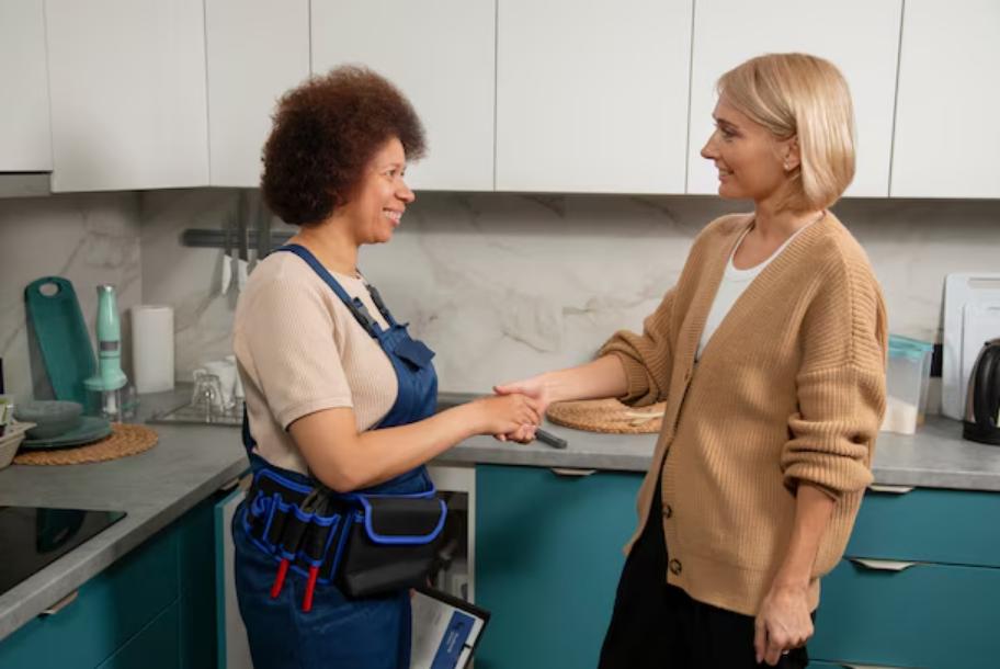 Aide ménagère : trouver un auxiliaire de vie de confiance