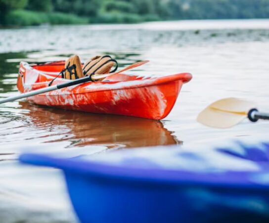 Kayak en location : comment sangler avant et arrière sur le porte-kayak ?