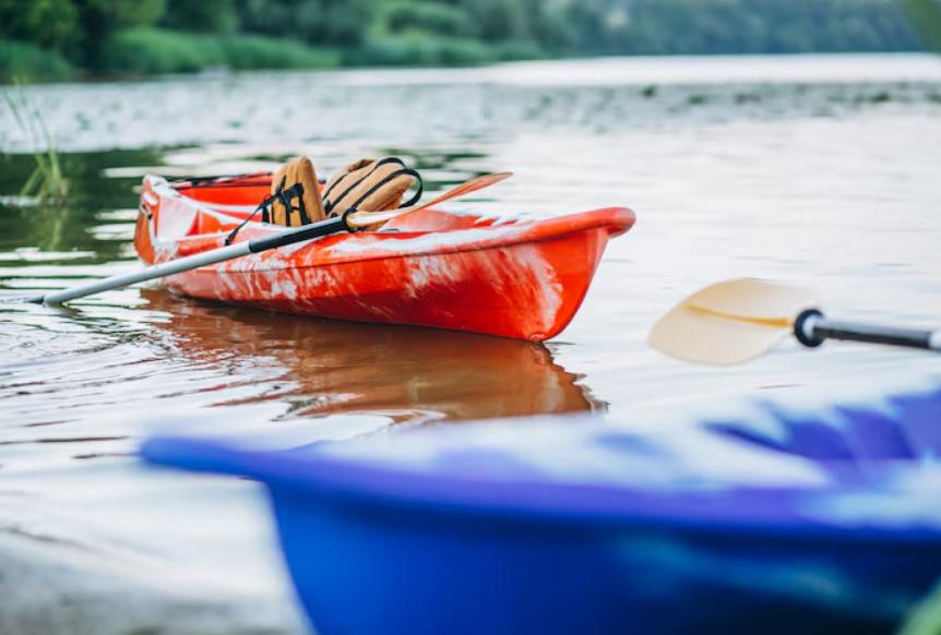 Kayak en location : comment sangler avant et arrière sur le porte-kayak ?