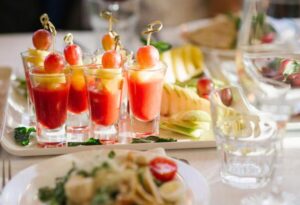 Menu de soirée à thème : idées mets et boissons