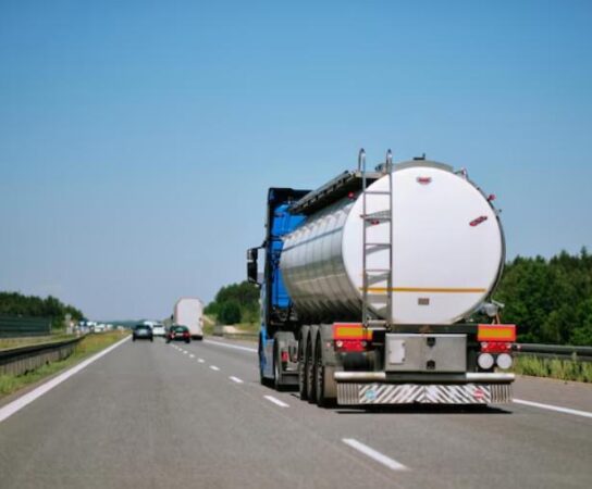 Transport de marchandises dangereux : extincteur obligatoire selon l’ADR