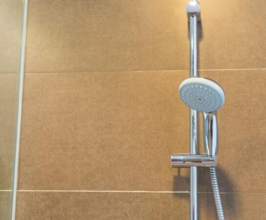 Installer un mitigeur thermostatique : confort et économies en plomberie