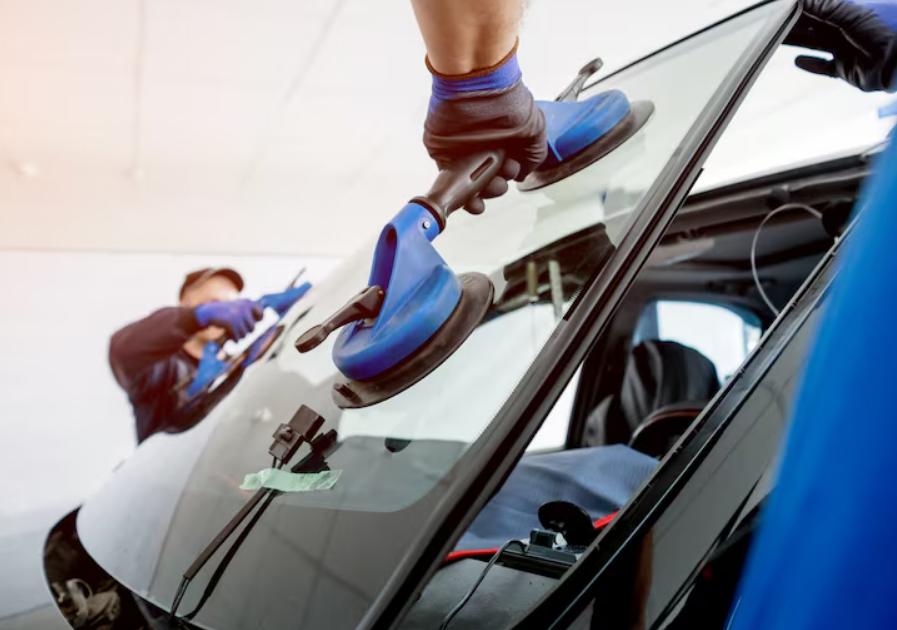 HUD dans les véhicules : compliquerait-il la pose de pare-brise ?