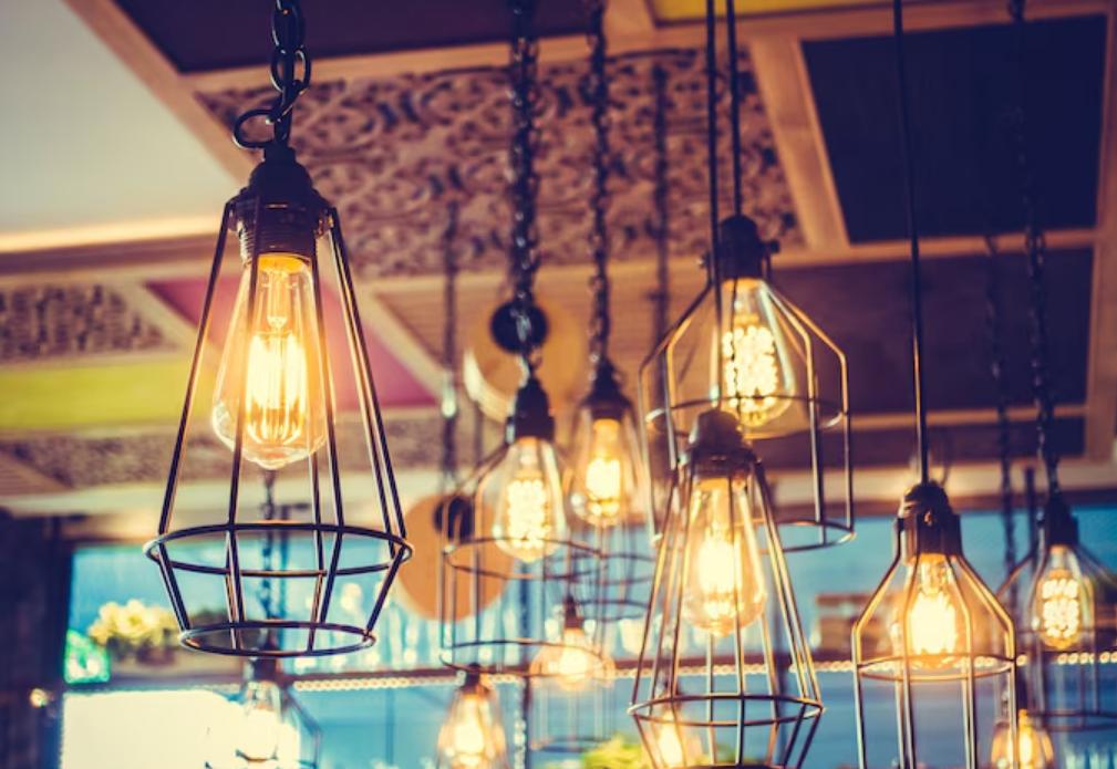 Multiplier les suspensions industrielles pour un effet déco garanti