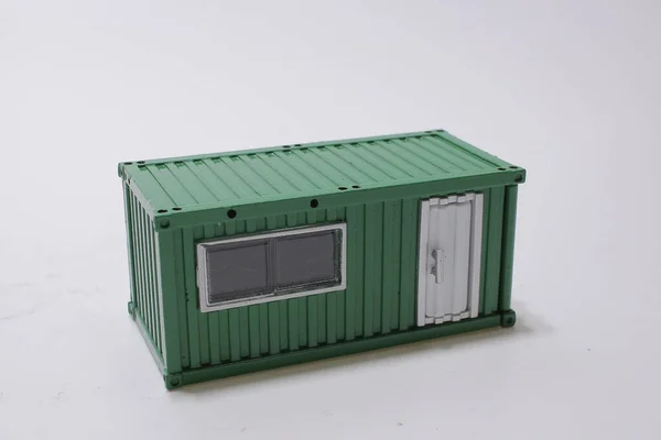 Transformer un container maritime en studio de jardin isolée et autonome : c&rsquo;est possible