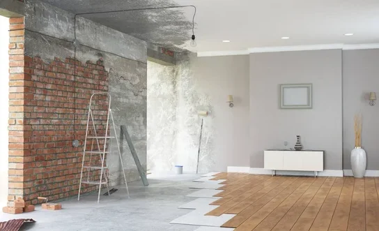 Comment rattraper un mur irrégulier avec un enduit de garnissage ?