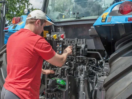 Comment entretenir le système hydraulique d&rsquo;un tracteur de collection ?