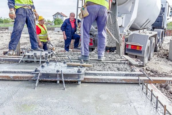 Le gaz traceur : la solution pour vos canalisations inaccessibles