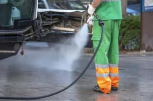 Prévenir les inondations : quand faut-il nettoyer les avaloirs de votre parking ?