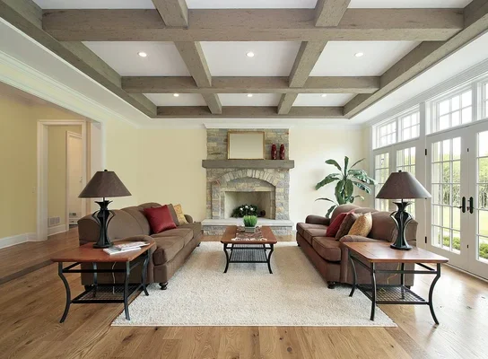 Poutres apparentes ou coffrage lisse : quel style pour votre séjour ?