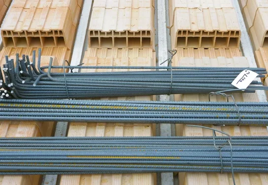 Quelles équerres de renfort pour une structure de terrasse durable ?