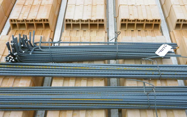 Quelles équerres de renfort pour une structure de terrasse durable ?