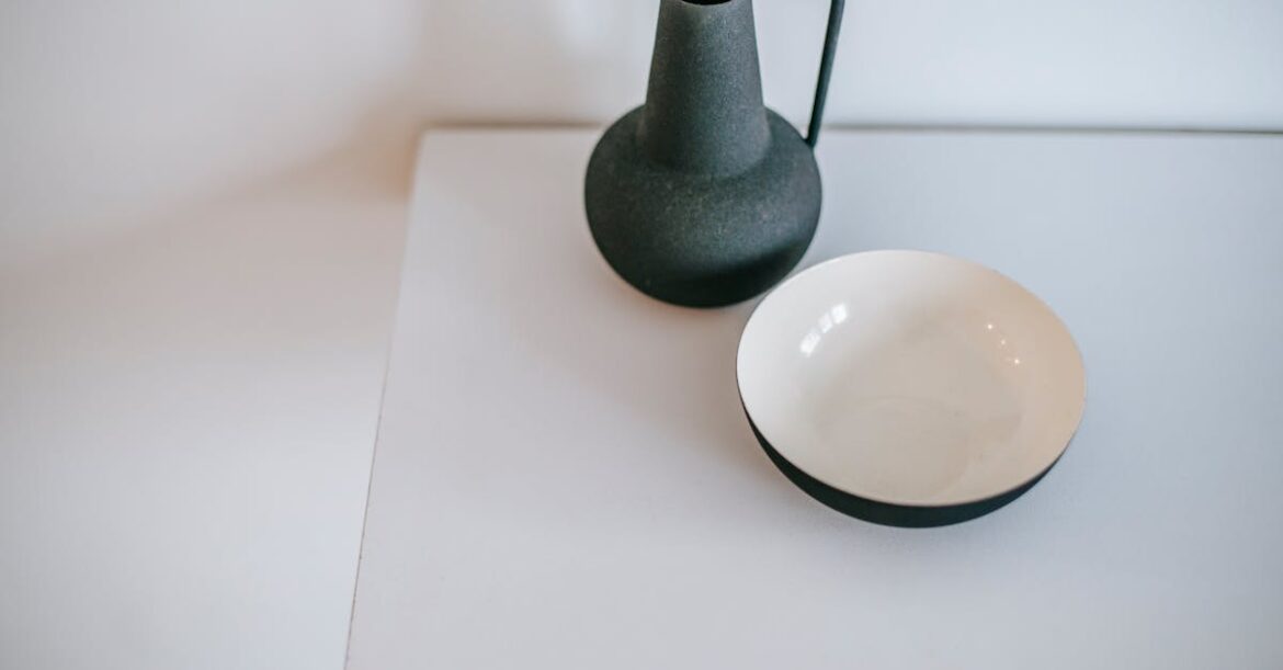 La règle des « trois objets » : un défi pour une décoration sans superflu