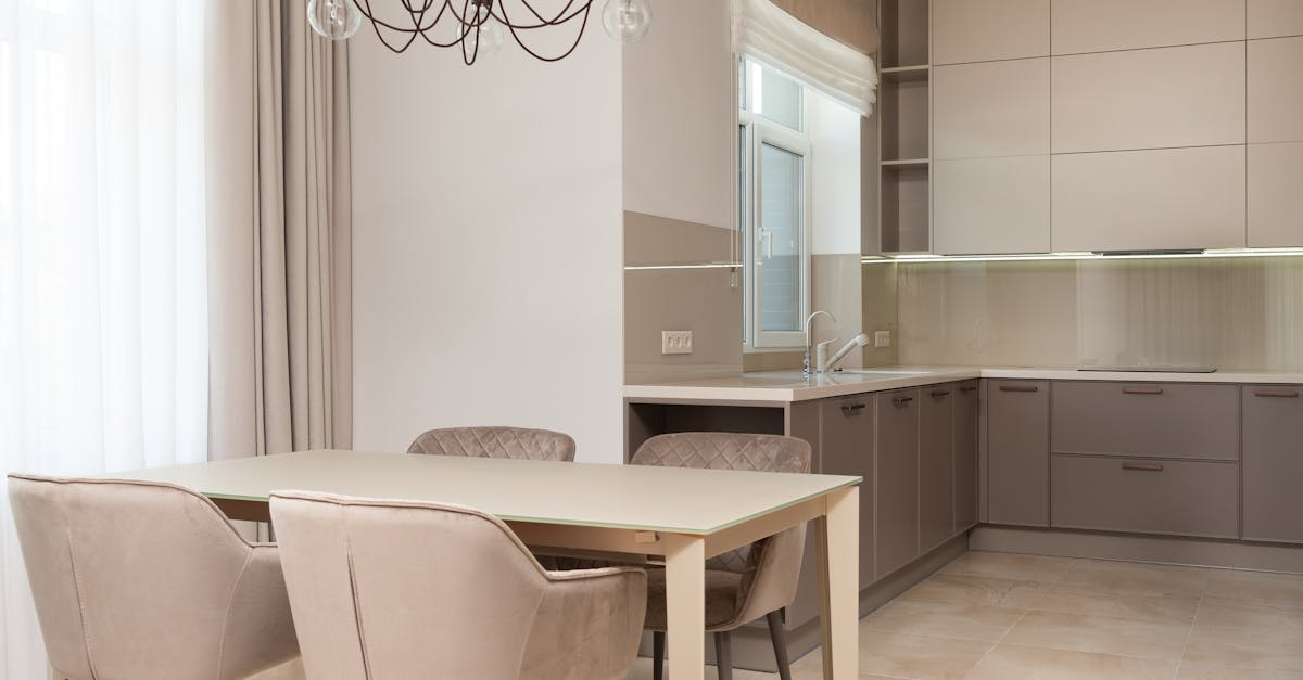 découvrez comment moderniser une décoration beige pour créer un espace élégant et contemporain alliant simplicité et chaleur.