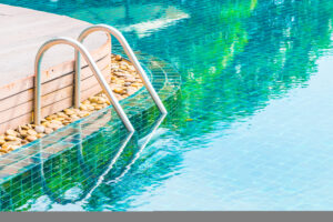 Liaison équipotentielle piscine : garantir la sécurité des baigneurs efficacement