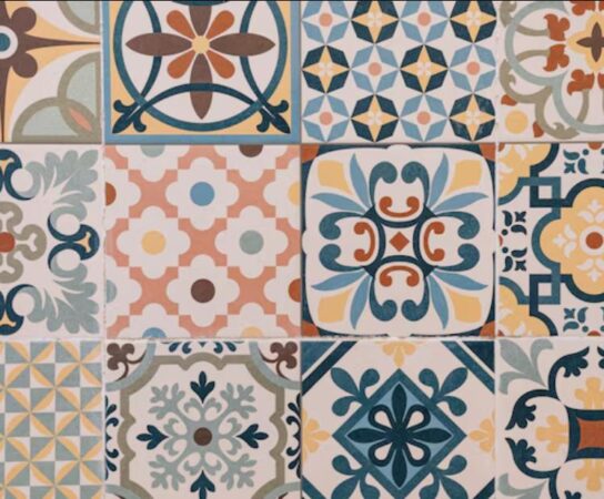 Revêtement mural en faïence : carreaux décoratifs