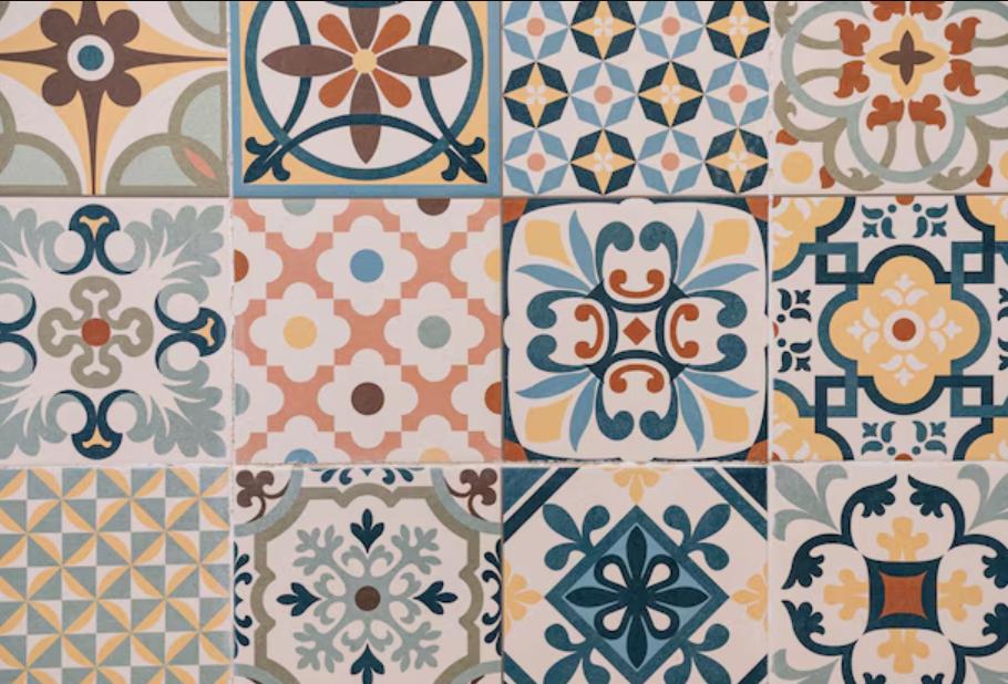 Revêtement mural en faïence : carreaux décoratifs
