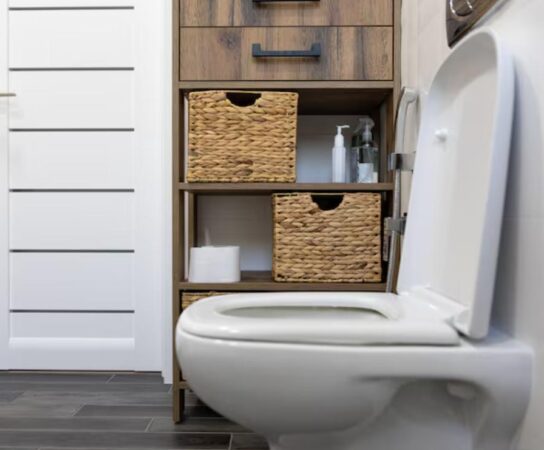 Louer une chambre sécurisée avec accès facile aux toilettes