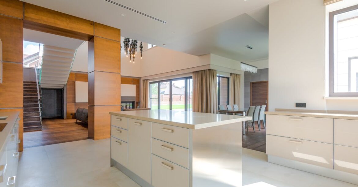 Le luxe de la sobriété : créer un intérieur haut de gamme sans ostentation