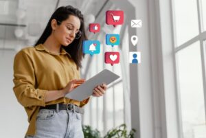 Service de Community Management : Utiliser les Stories pour montrer les coulisses.