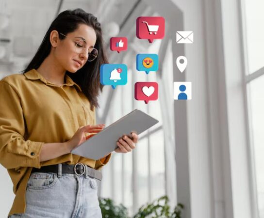 Service de Community Management : Utiliser les Stories pour montrer les coulisses.