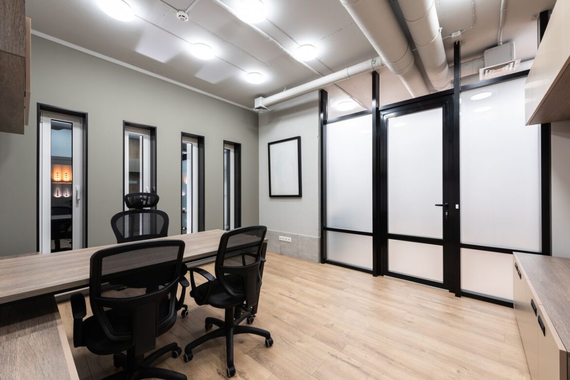 Cloison modulaire en aluminium : design et durabilité pour l&rsquo;entreprise