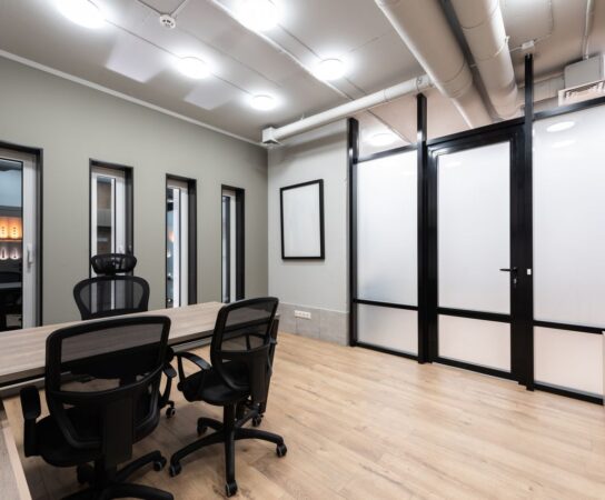 Cloison modulaire en aluminium : design et durabilité pour l&rsquo;entreprise