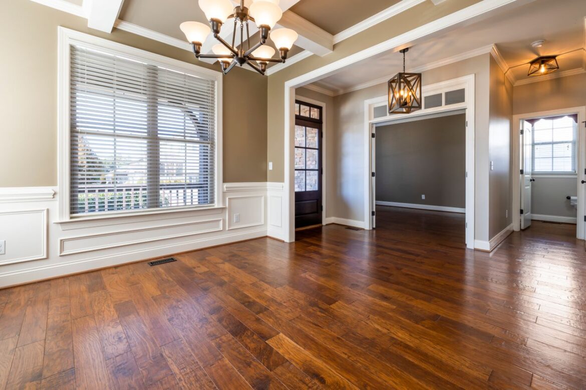 Comment masquer les imperfections d&rsquo;un sol grâce à la pose de parquet flottant?