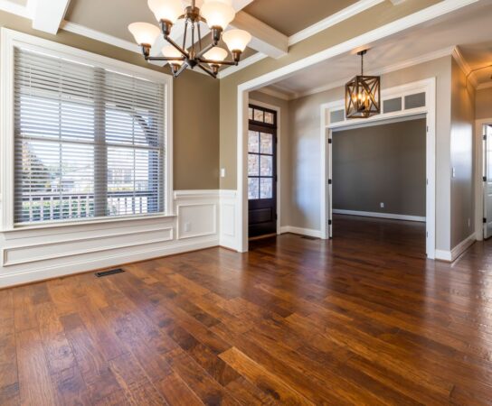 Comment masquer les imperfections d&rsquo;un sol grâce à la pose de parquet flottant?