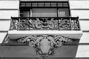 Balustre bois tourné ou balustre métal droit pour escalier : choc des styles