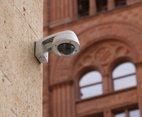 Vidéosurveillance : Reconnaître un visage avec la vision nocturne